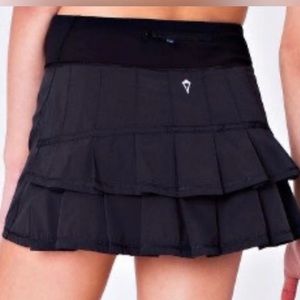 Ivivva by Lululemon girls tennis skirt size 6 black